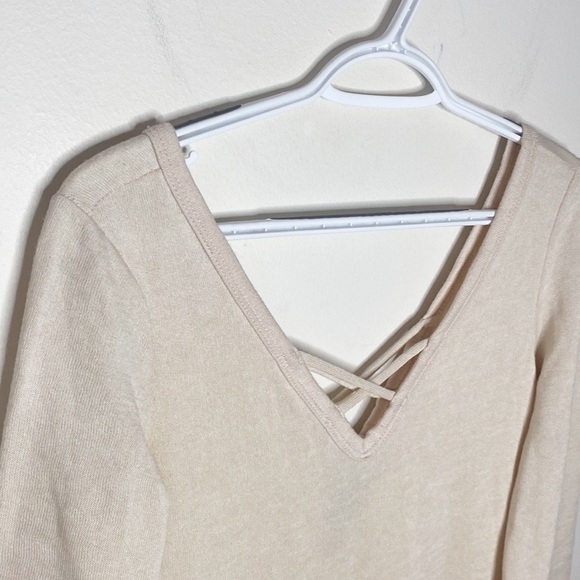 Go Couture criss cross v neck bell sleeve tunic in beige size S - Picture 3 of 11